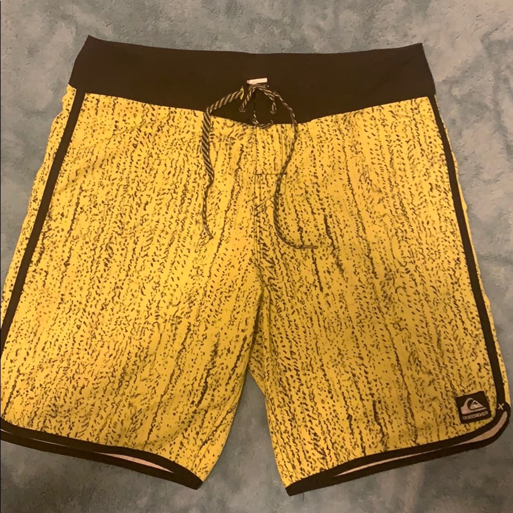 Quiksilver short size 32, excellent condition!